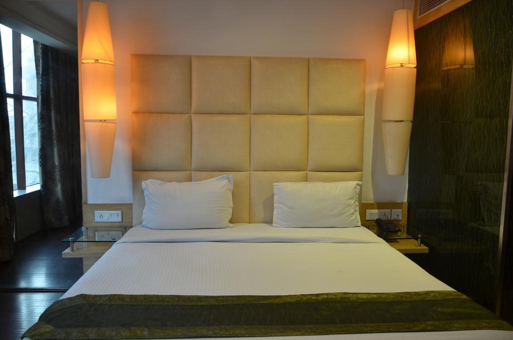 Airport Hotel Grand By Fantasia Nuova Delhi Esterno foto